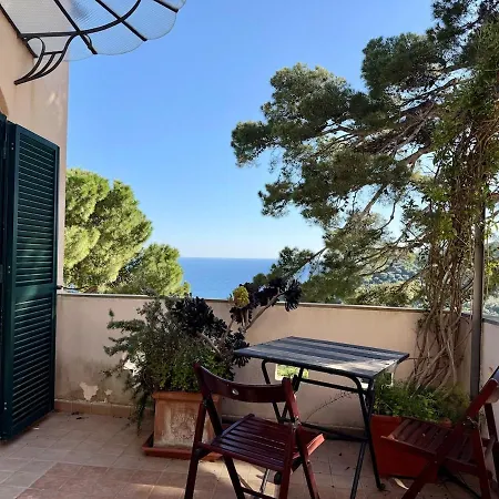 Host4u - Ex Archbishop's House & Terrace, Διαμέρισμα *
